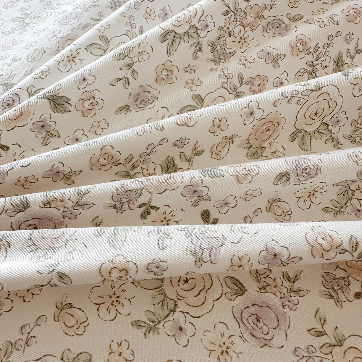 91家纺网 家纺一手货源 找家纺 宜凡家纺 2026新款全棉法式碎花床盖四件套（所有四件套价格不得低于供货价+60元出售） 云端花海