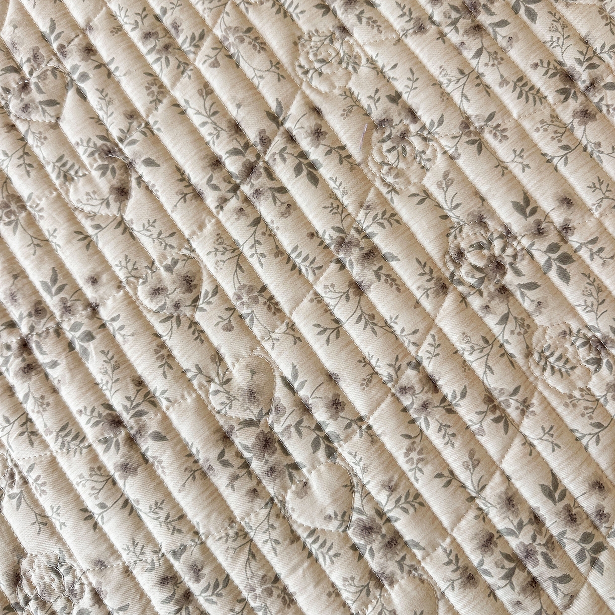 91家纺网 家纺一手货源 找家纺 宜凡家纺 2026新款全棉法式碎花床盖三件套（所有三件套价格不得低于供货价+45元出售） 花屿间