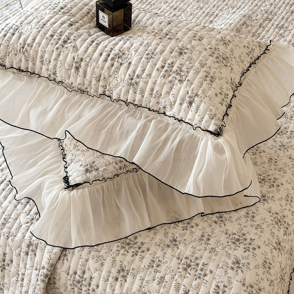 91家纺网 家纺一手货源 找家纺 宜凡家纺 2026新款全棉法式碎花床盖三件套（所有三件套价格不得低于供货价+45元出售） 花屿间