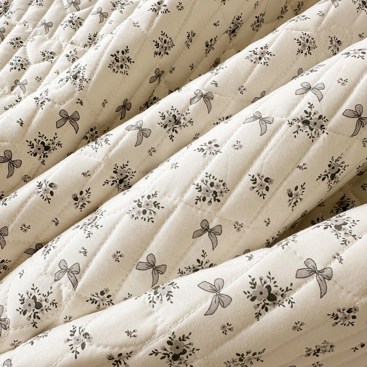 91家纺网 家纺一手货源 找家纺 宜凡家纺 2026新款全棉法式碎花床盖三件套（所有三件套价格不得低于供货价+45元出售） 流莹