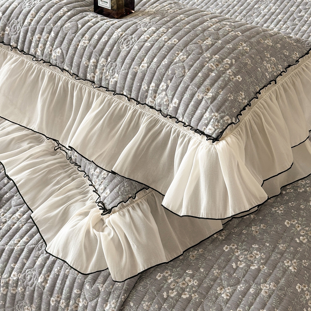 91家纺网 家纺一手货源 找家纺 宜凡家纺 2026新款全棉法式碎花床盖三件套（所有三件套价格不得低于供货价+45元出售） 香缇丽