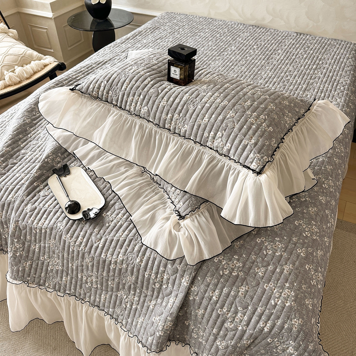 91家纺网 家纺一手货源 找家纺 宜凡家纺 2026新款全棉法式碎花床盖三件套（所有三件套价格不得低于供货价+45元出售） 香缇丽