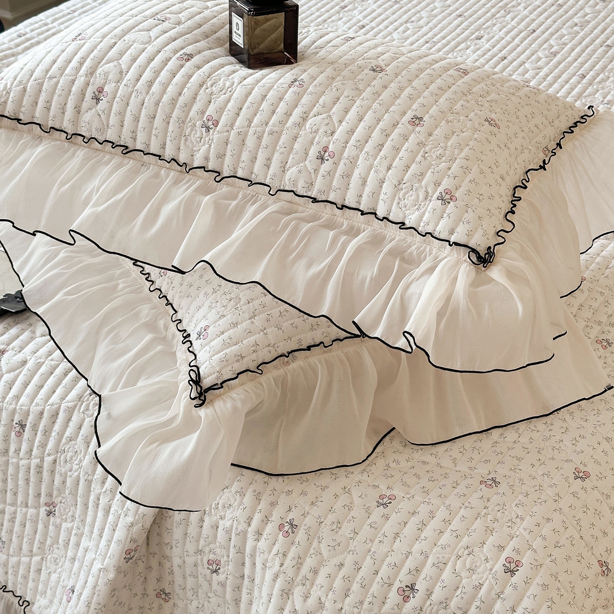 91家纺网 家纺一手货源 找家纺 宜凡家纺 2026新款全棉法式碎花床盖三件套（所有三件套价格不得低于供货价+45元出售） 忆梦