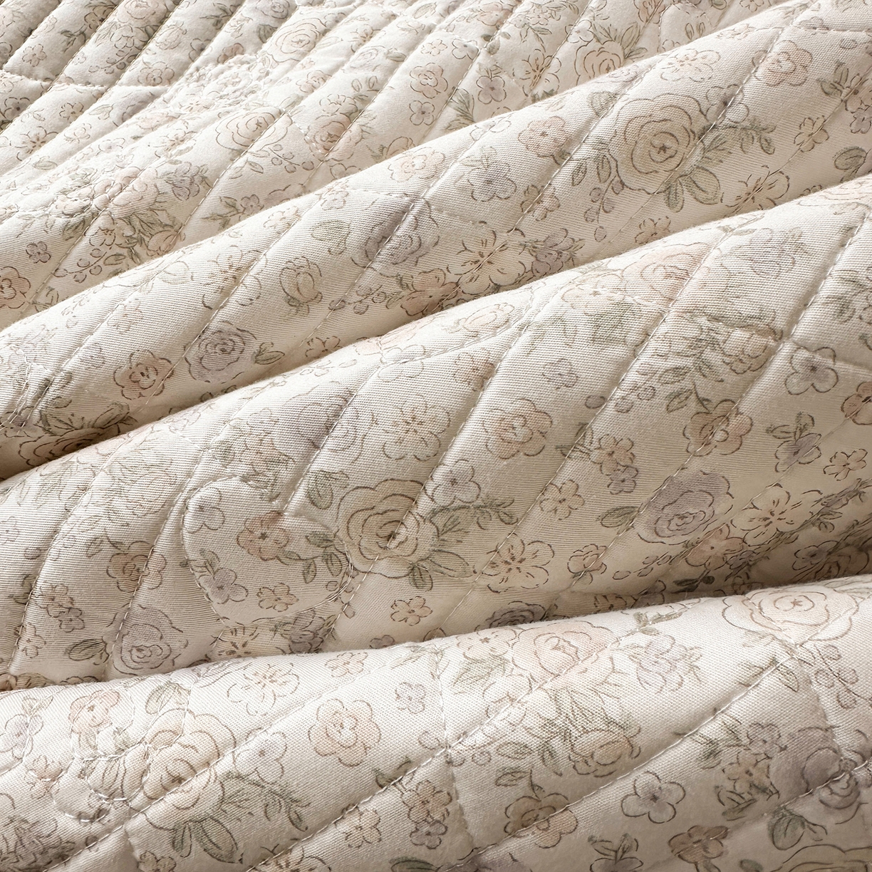 91家纺网 家纺一手货源 找家纺 宜凡家纺 2026新款全棉法式碎花床盖三件套（所有三件套价格不得低于供货价+45元出售） 云端花海