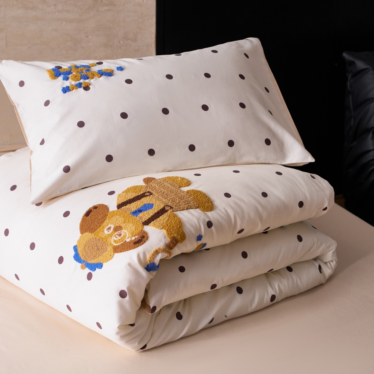 91家纺网 家纺一手货源 找家纺 久典家居 2026新款A类50S双股100支全棉纯棉贡缎长绒棉数码印花毛巾绣四件套 博士狗