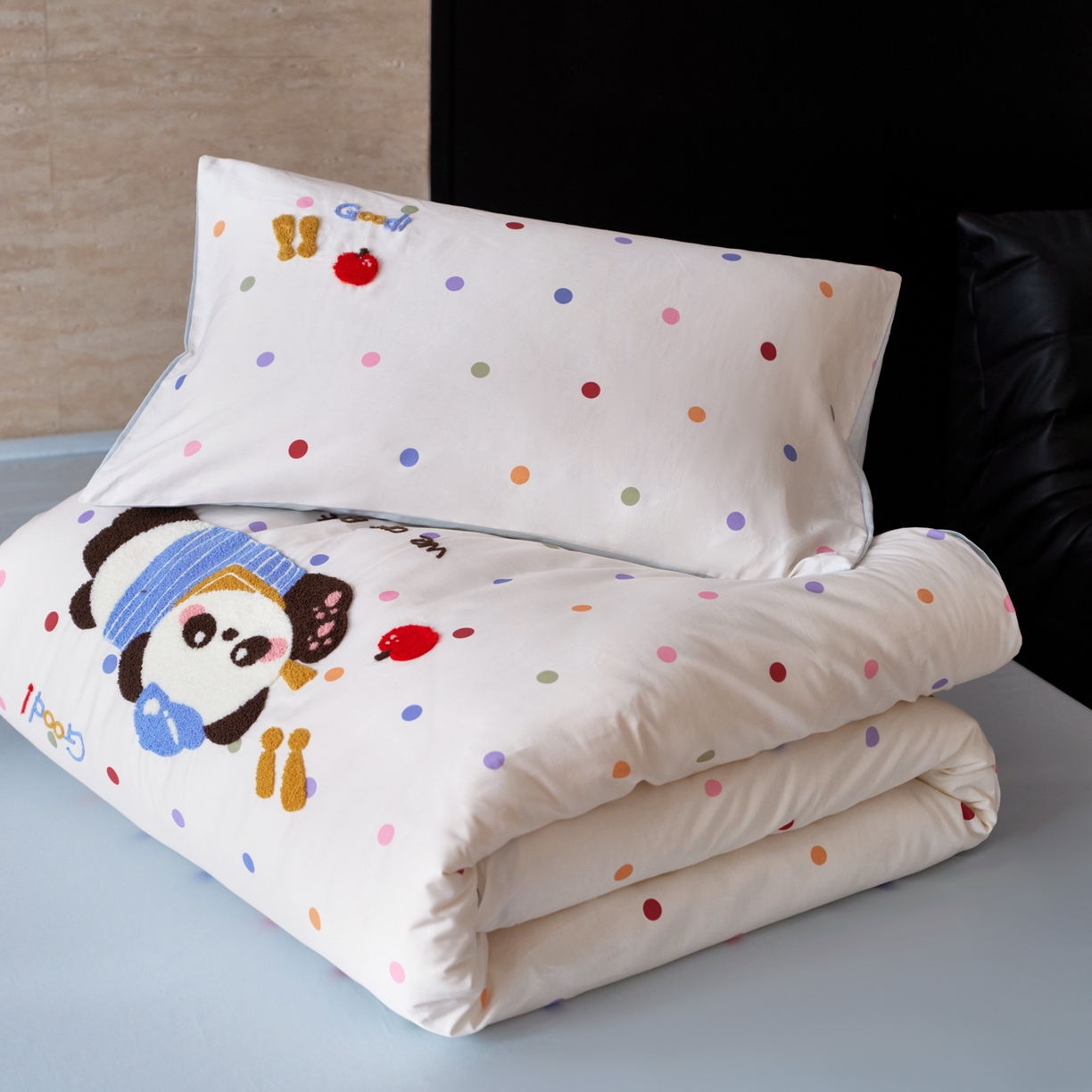 91家纺网 家纺一手货源 找家纺 久典家居 2026新款A类50S双股100支全棉纯棉贡缎长绒棉数码印花毛巾绣四件套 熊猫