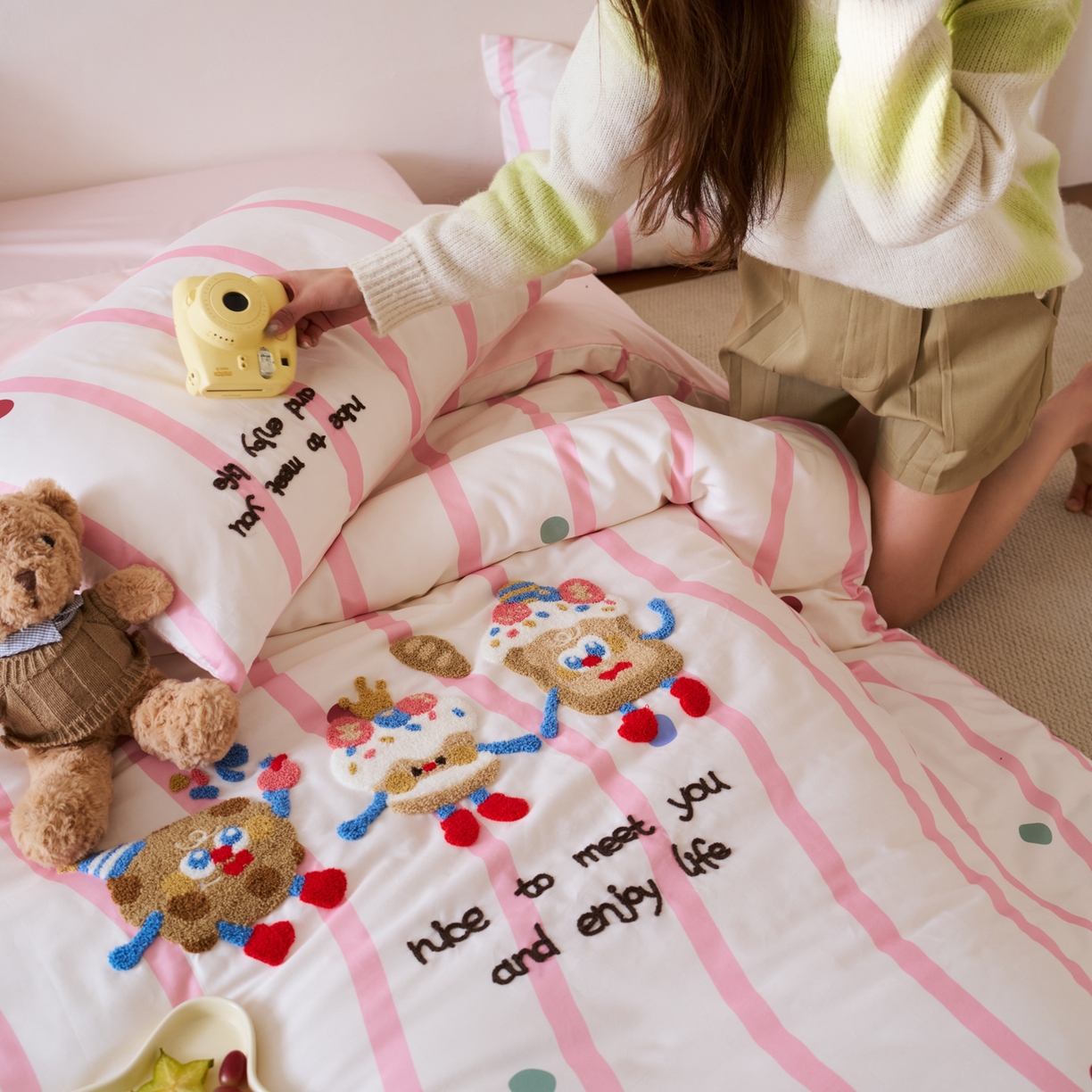 91家纺网 家纺一手货源 找家纺 久典家居 2026新款A类50S双股100支全棉纯棉贡缎长绒棉数码印花毛巾绣四件套 曲奇