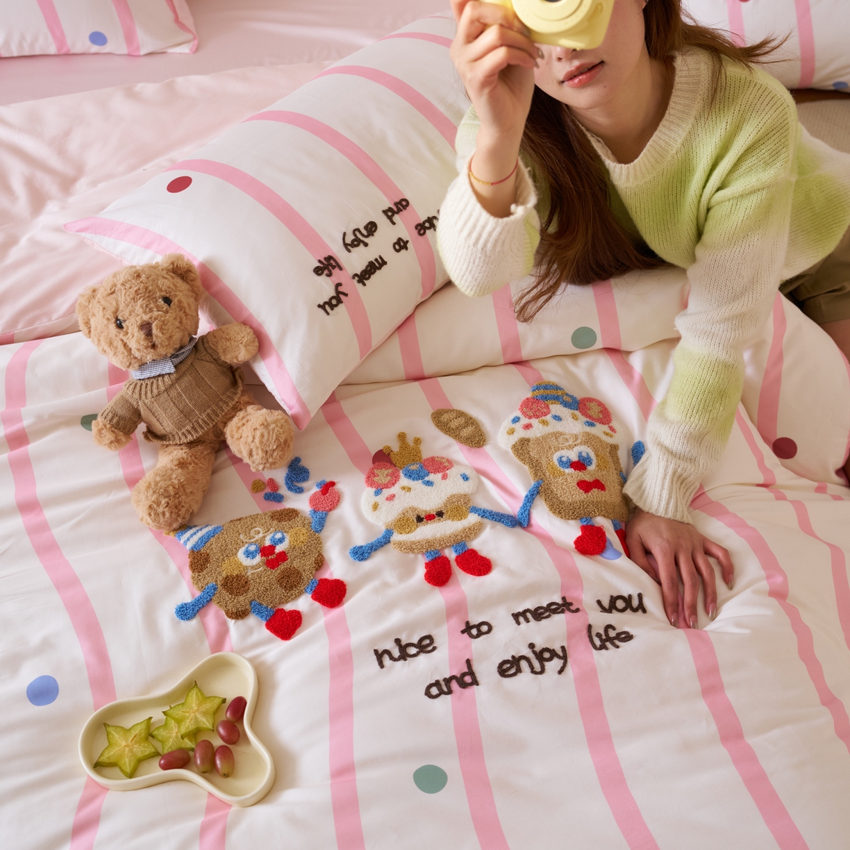 91家纺网 家纺一手货源 找家纺 久典家居 2026新款A类50S双股100支全棉纯棉贡缎长绒棉数码印花毛巾绣四件套 曲奇