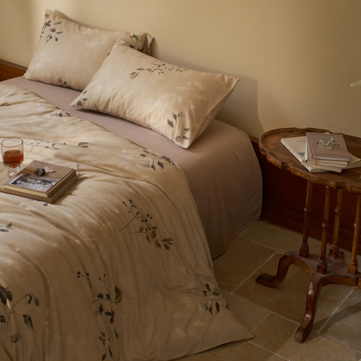 91家纺网 家纺一手货源 找家纺 久典家居 2026新款A类全棉纯棉数码印花天丝棉双层纱四件套 锦瑟-咖