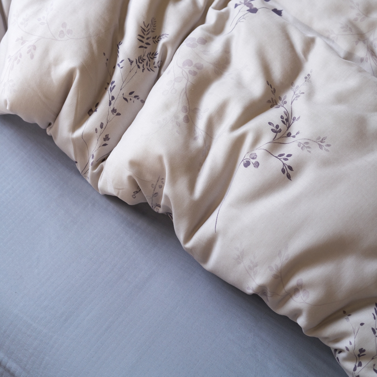 91家纺网 家纺一手货源 找家纺 久典家居 2026新款A类全棉纯棉数码印花天丝棉双层纱四件套 锦韵-蓝