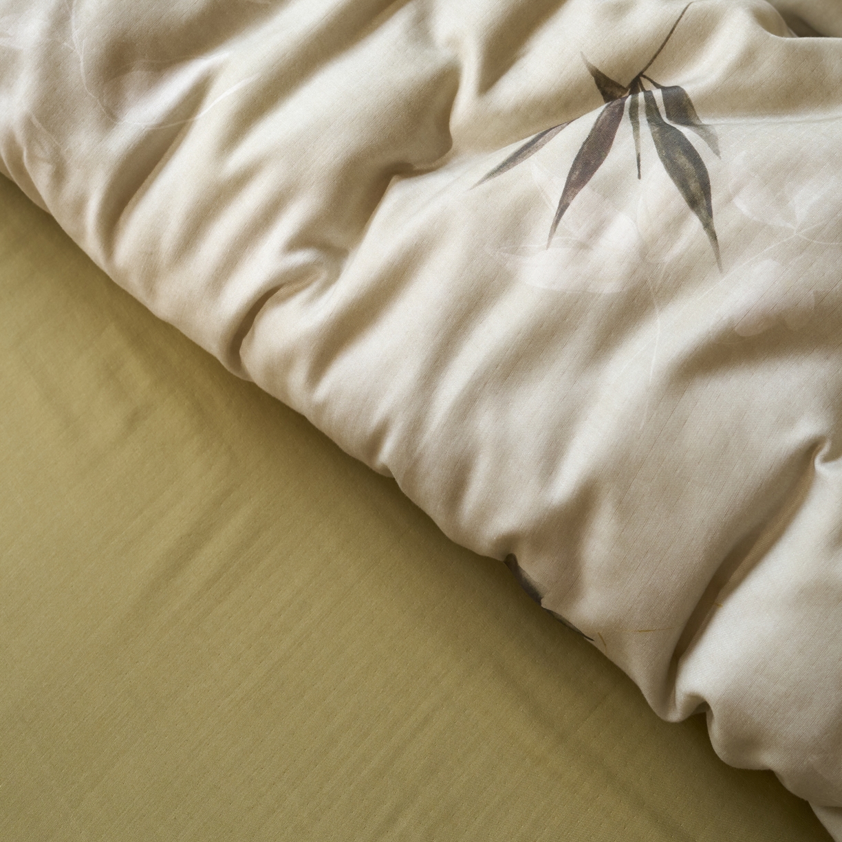 91家纺网 家纺一手货源 找家纺 久典家居 2026新款A类全棉纯棉数码印花天丝棉双层纱四件套 锦瑟-绿