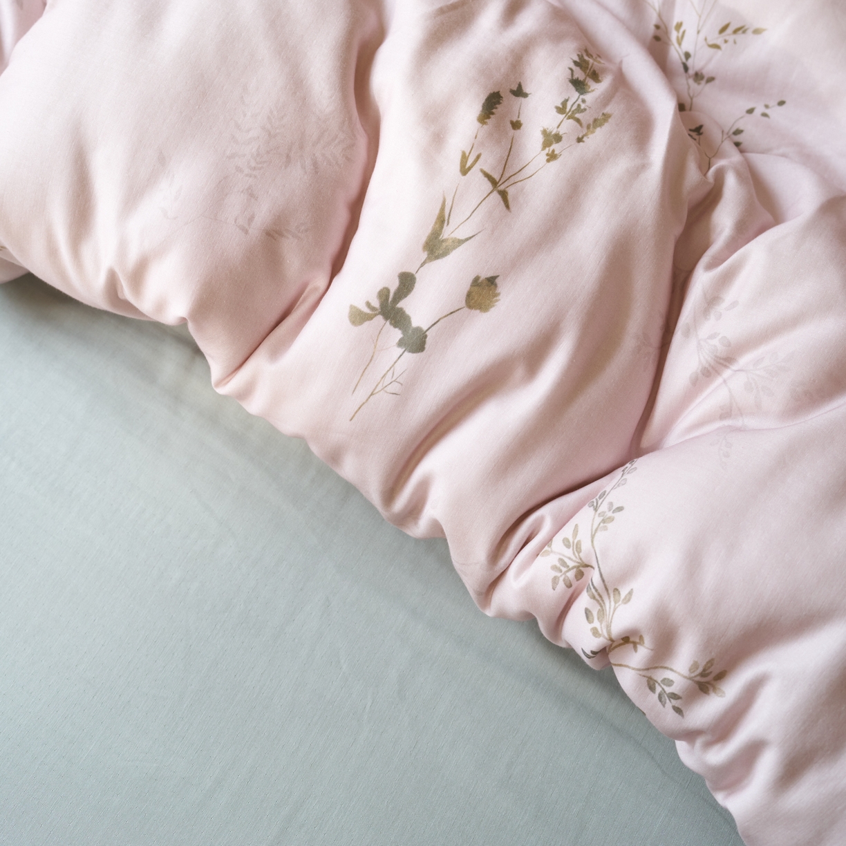 91家纺网 家纺一手货源 找家纺 久典家居 2026新款A类全棉纯棉数码印花天丝棉双层纱四件套 锦韵-绿