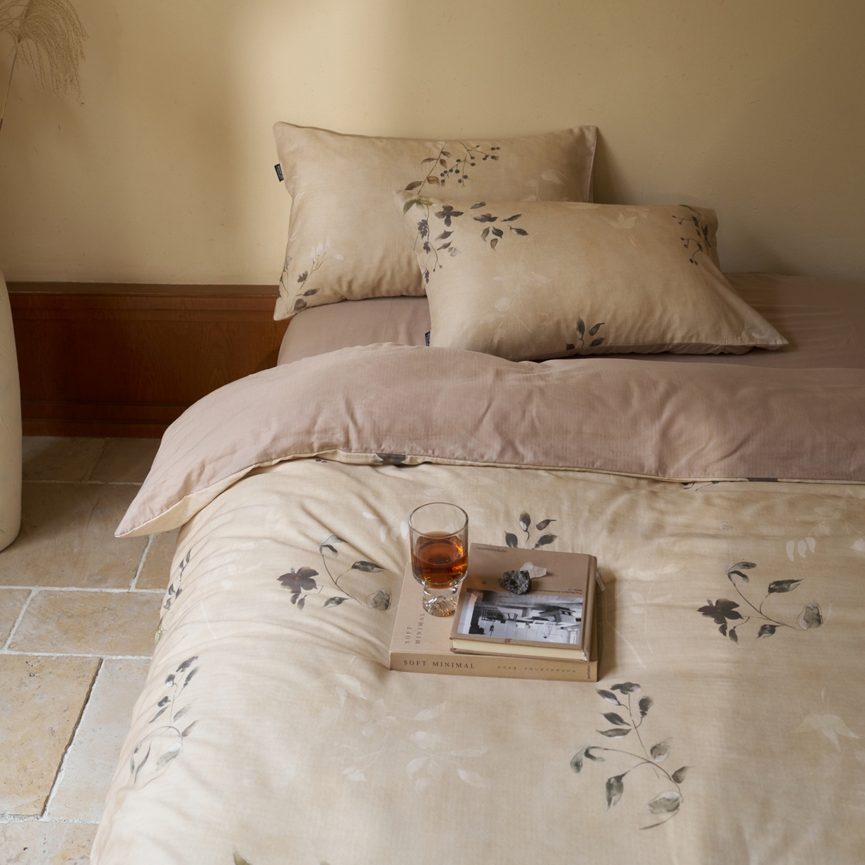 91家纺网 家纺一手货源 找家纺 久典家居 2026新款A类全棉纯棉数码印花天丝棉双层纱四件套 锦瑟-咖