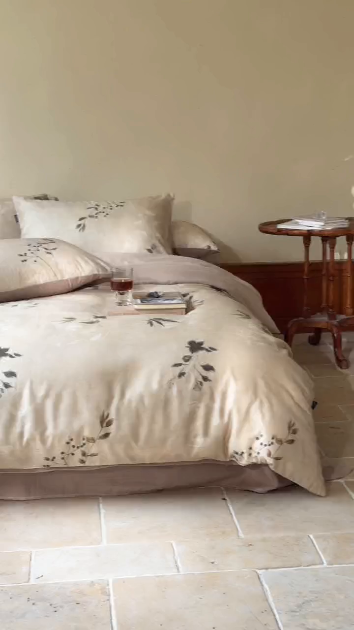 91家纺网 家纺一手货源 找家纺 久典家居 2026新款A类全棉纯棉数码印花天丝棉双层纱四件套 锦瑟-咖