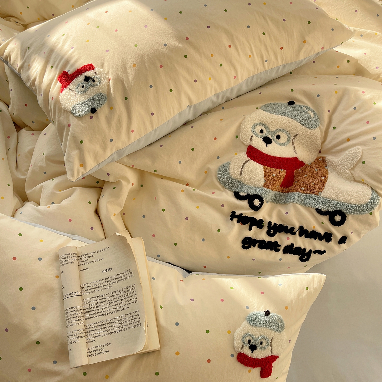 91家纺网 家纺一手货源 找家纺 初夏家纺 2026 毛巾绣四件套A类仿棉105g 卡通可爱【提供买家秀】 毛巾绣-滑板出行