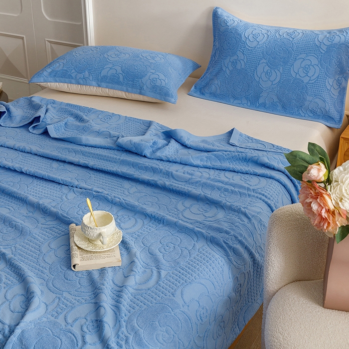 91家纺网 家纺一手货源 找家纺 悦然毛巾被 2026春夏新款全棉老式毛巾被夏凉被夏被 山茶旧梦深蓝