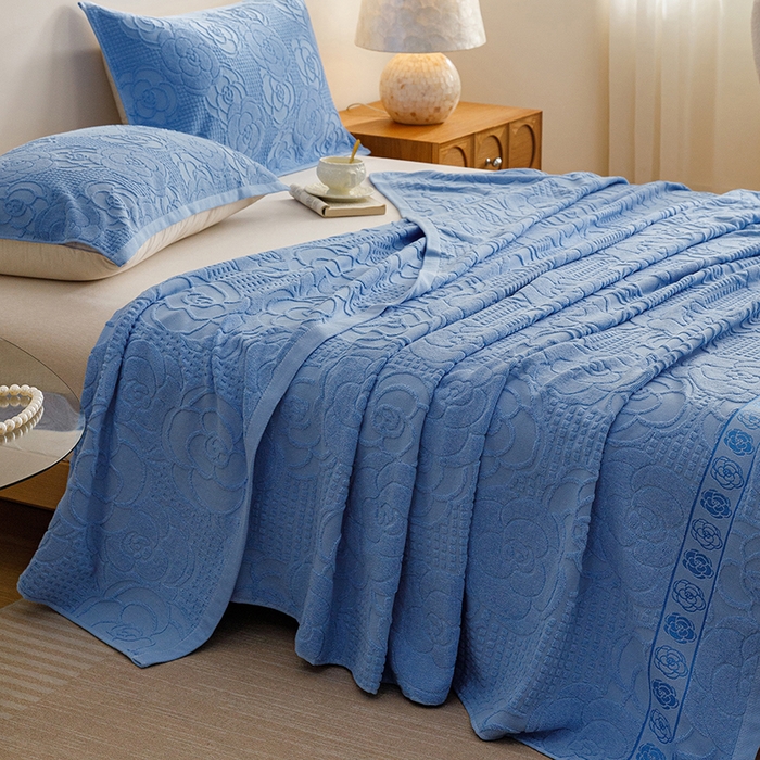 91家纺网 家纺一手货源 找家纺 悦然毛巾被 2026春夏新款全棉老式毛巾被夏凉被夏被 山茶旧梦深蓝