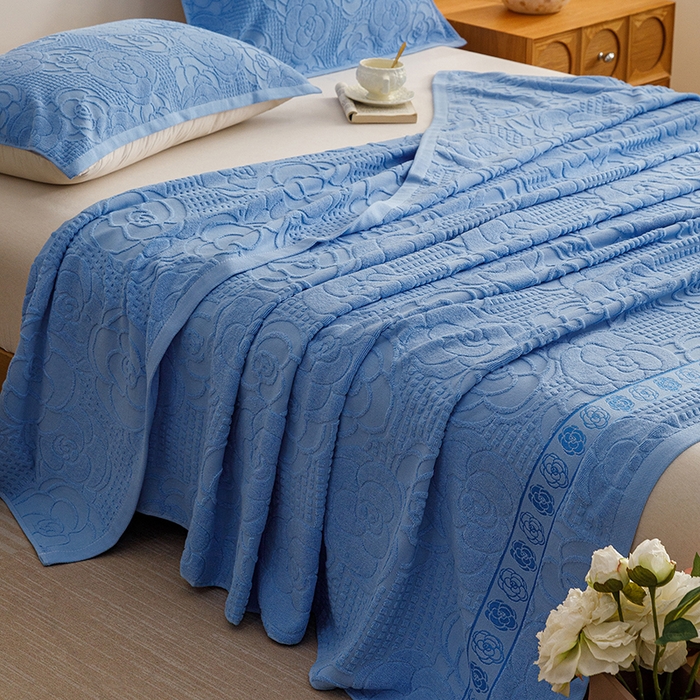 91家纺网 家纺一手货源 找家纺 悦然毛巾被 2026春夏新款全棉老式毛巾被夏凉被夏被 山茶旧梦深蓝