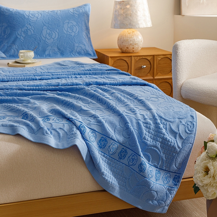 91家纺网 家纺一手货源 找家纺 悦然毛巾被 2026春夏新款全棉老式毛巾被夏凉被夏被 山茶旧梦深蓝