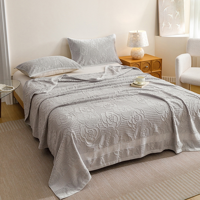 91家纺网 家纺一手货源 找家纺 悦然毛巾被 2026春夏新款全棉老式毛巾被夏凉被夏被 山茶旧梦浅灰