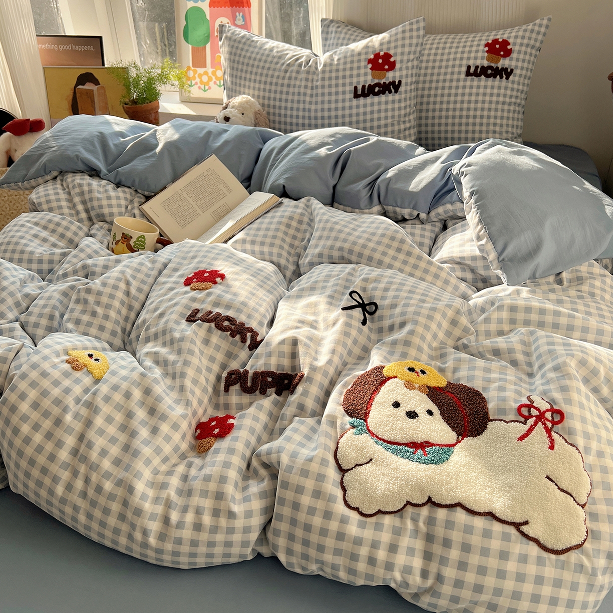 91家纺网 家纺一手货源 找家纺 初夏家纺 2026 毛巾绣四件套A类仿棉105g 卡通可爱【提供买家秀】 毛巾绣-蘑菇园