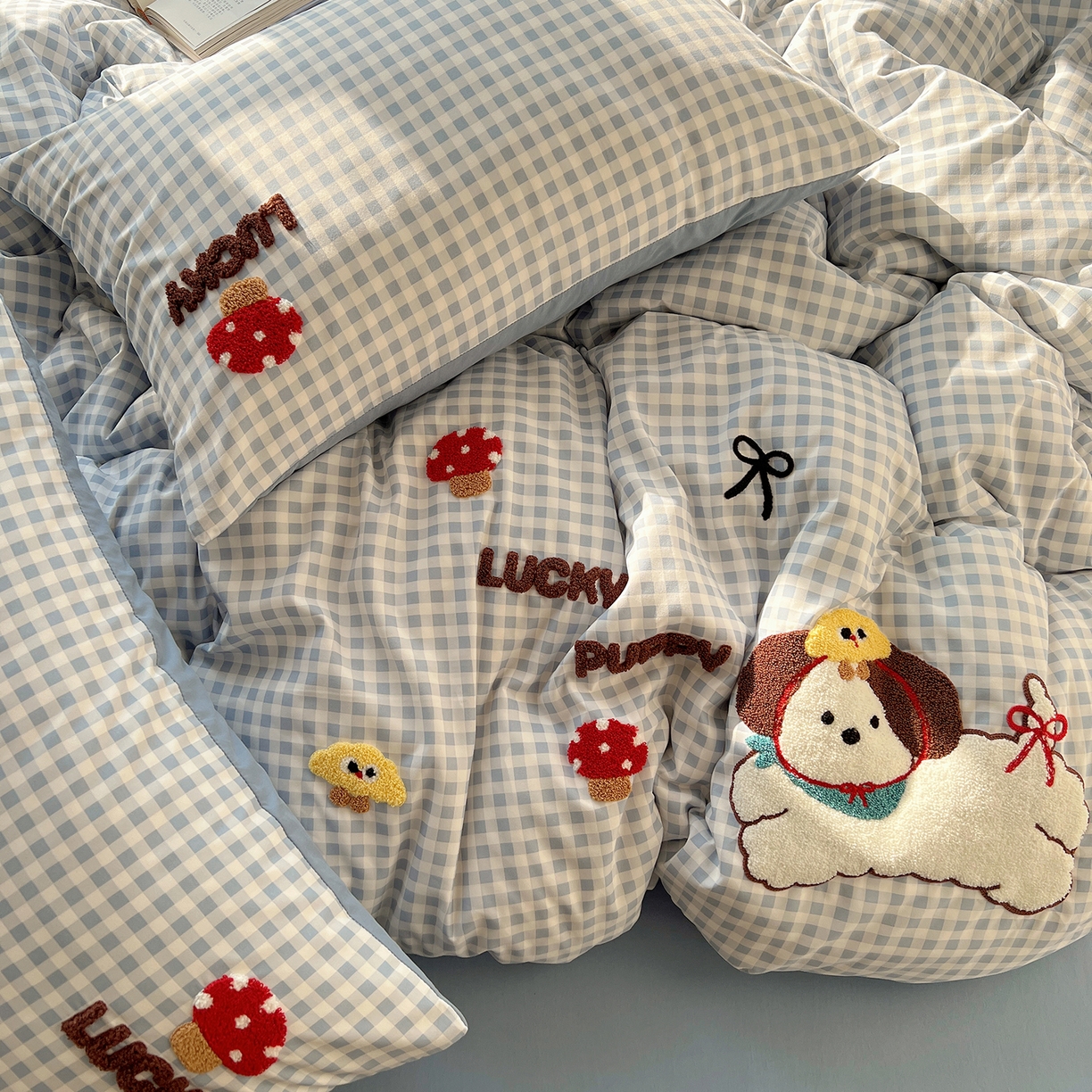 91家纺网 家纺一手货源 找家纺 初夏家纺 2026 毛巾绣四件套A类仿棉105g 卡通可爱【提供买家秀】 毛巾绣-蘑菇园