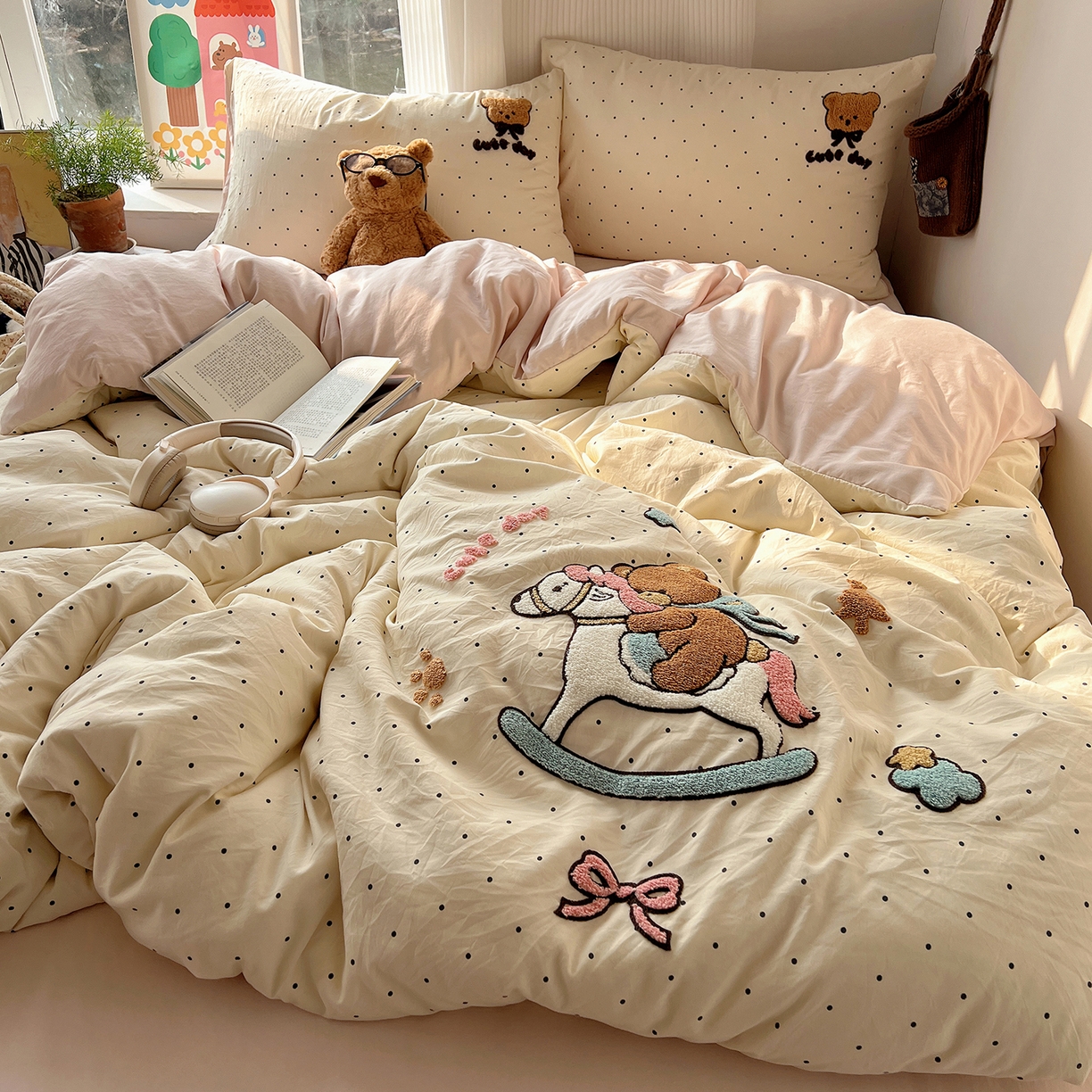 91家纺网 家纺一手货源 找家纺 初夏家纺 2026 毛巾绣四件套A类仿棉105g 卡通可爱【提供买家秀】 毛巾绣-木马小熊