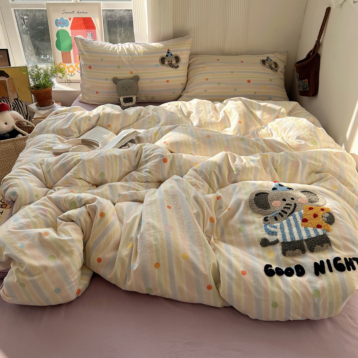 91家纺网 家纺一手货源 找家纺 初夏家纺 2026 毛巾绣四件套A类仿棉105g 卡通可爱【提供买家秀】 毛巾绣-晚安小象