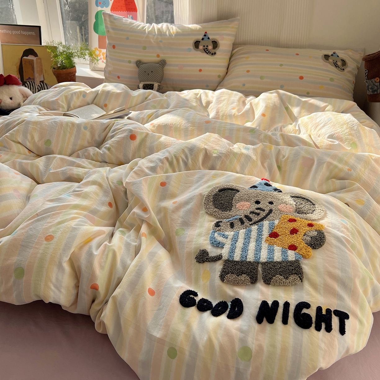 91家纺网 家纺一手货源 找家纺 初夏家纺 2026 毛巾绣四件套A类仿棉105g 卡通可爱【提供买家秀】 毛巾绣-晚安小象