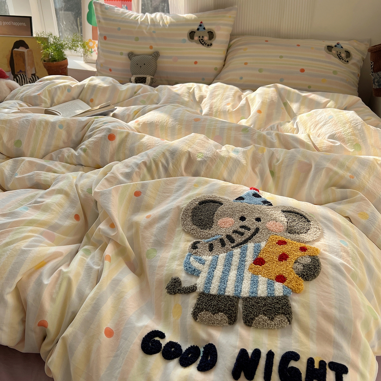 91家纺网 家纺一手货源 找家纺 初夏家纺 2026 毛巾绣四件套A类仿棉105g 卡通可爱【提供买家秀】 毛巾绣-晚安小象