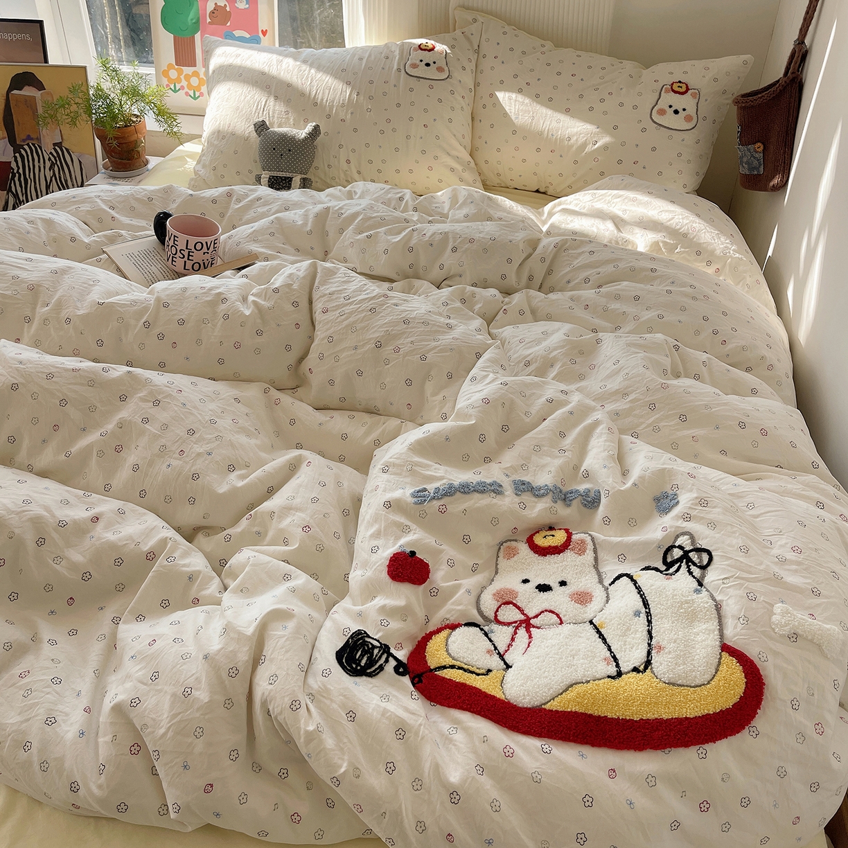 91家纺网 家纺一手货源 找家纺 初夏家纺 2026 毛巾绣四件套A类仿棉105g 卡通可爱【提供买家秀】 毛巾绣-线球大作战