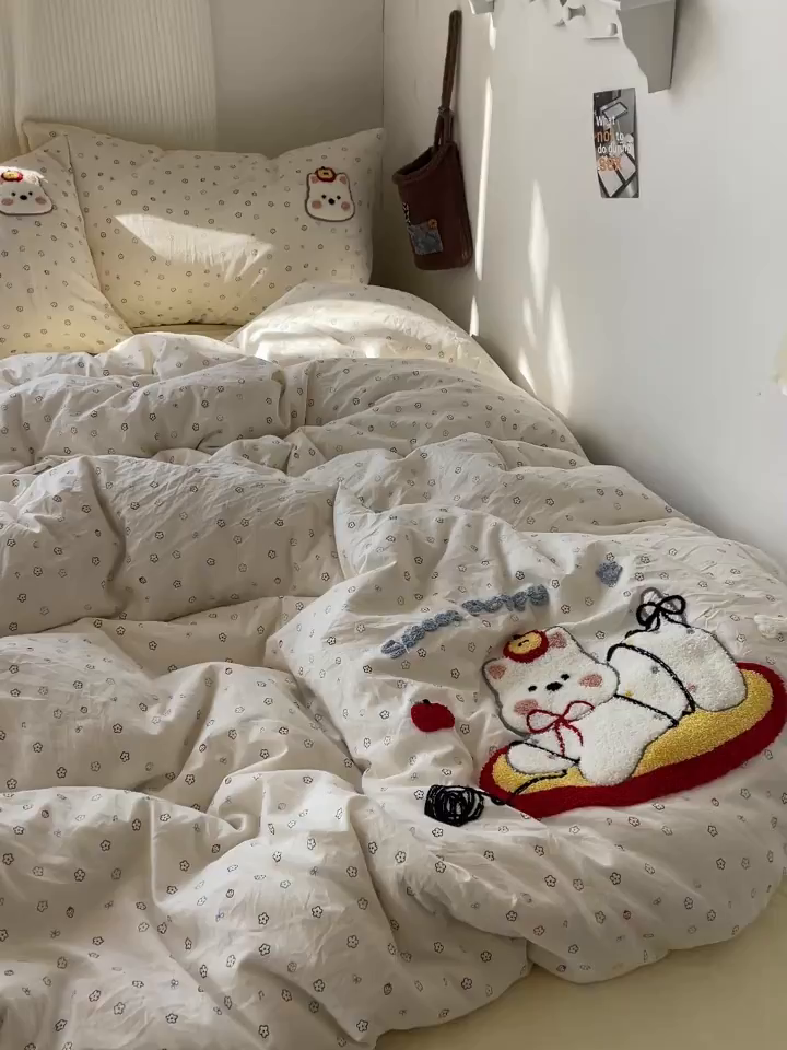 91家纺网 家纺一手货源 找家纺 初夏家纺 2026 毛巾绣四件套A类仿棉105g 卡通可爱【提供买家秀】 毛巾绣-线球大作战