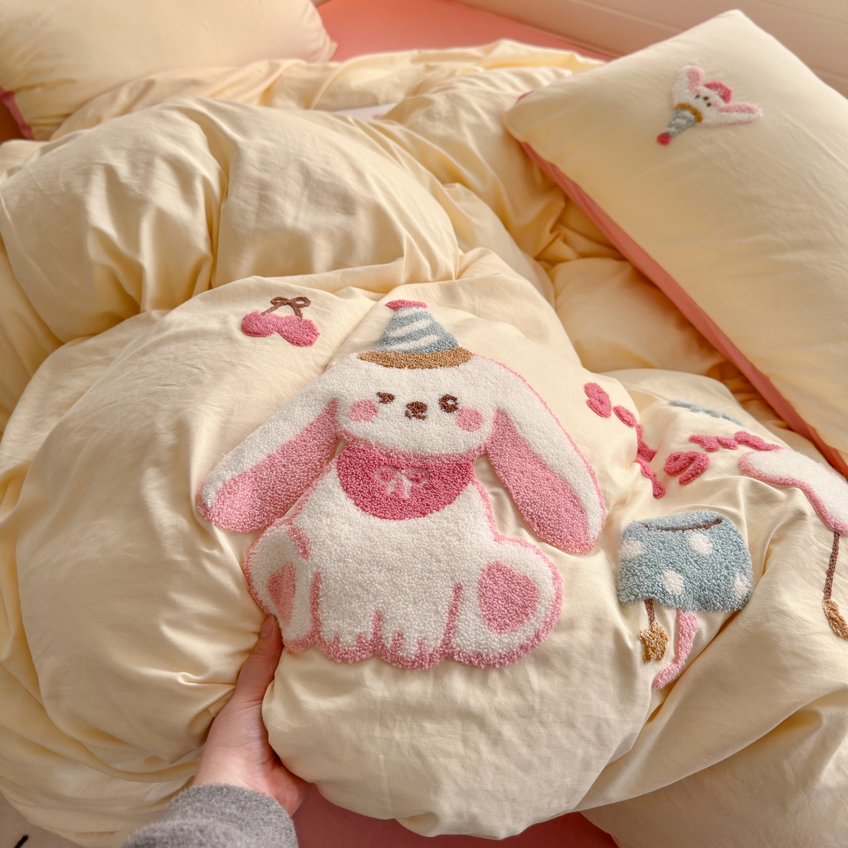 91家纺网 家纺一手货源 找家纺 （总）优卡迪家纺馆 2026新款A类亲肤水洗棉毛巾绣系列四件套下载文件包含买家秀