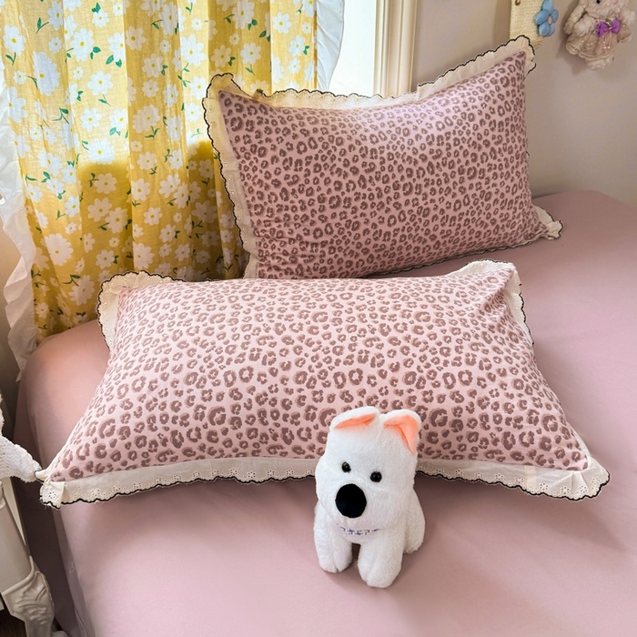 91家纺网 家纺一手货源 找家纺 一比一家纺 2026新款A类仿棉古法水洗棉法式全棉花边四件套 粉豹纹