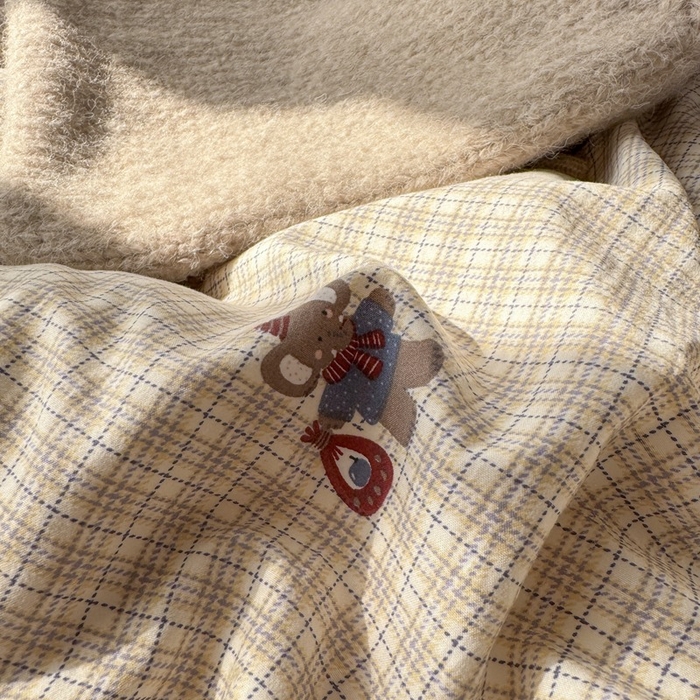 91家纺网 家纺一手货源 找家纺 一比一家纺 2026新款A类仿棉古法水洗棉法式全棉花边四件套 格纹小象