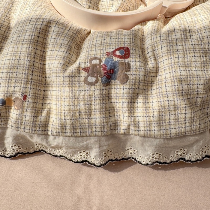 91家纺网 家纺一手货源 找家纺 一比一家纺 2026新款A类仿棉古法水洗棉法式全棉花边四件套 格纹小象