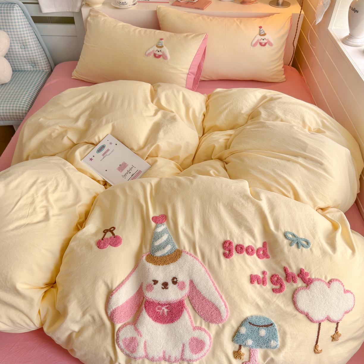 91家纺网 家纺一手货源 找家纺 优卡迪家纺馆 2026新款A类亲肤水洗棉毛巾绣系列四件套下载文件包含买家秀 雪兔精灵-奶黄