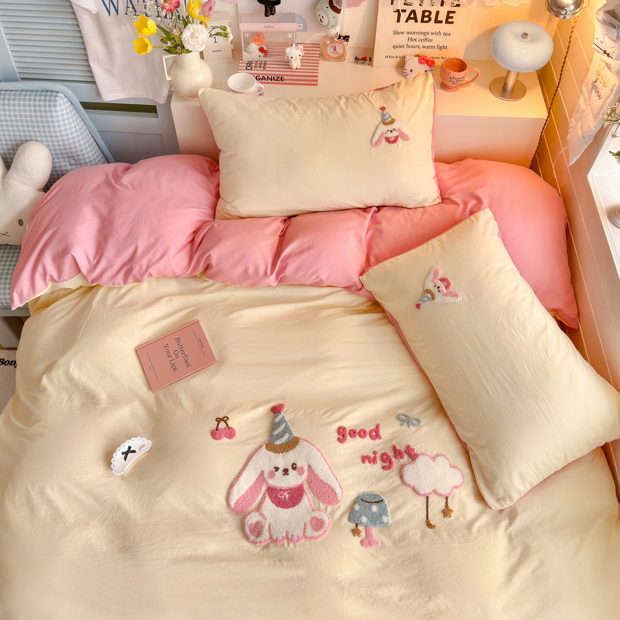 91家纺网 家纺一手货源 找家纺 优卡迪家纺馆 2026新款A类亲肤水洗棉毛巾绣系列四件套下载文件包含买家秀 雪兔精灵-奶黄