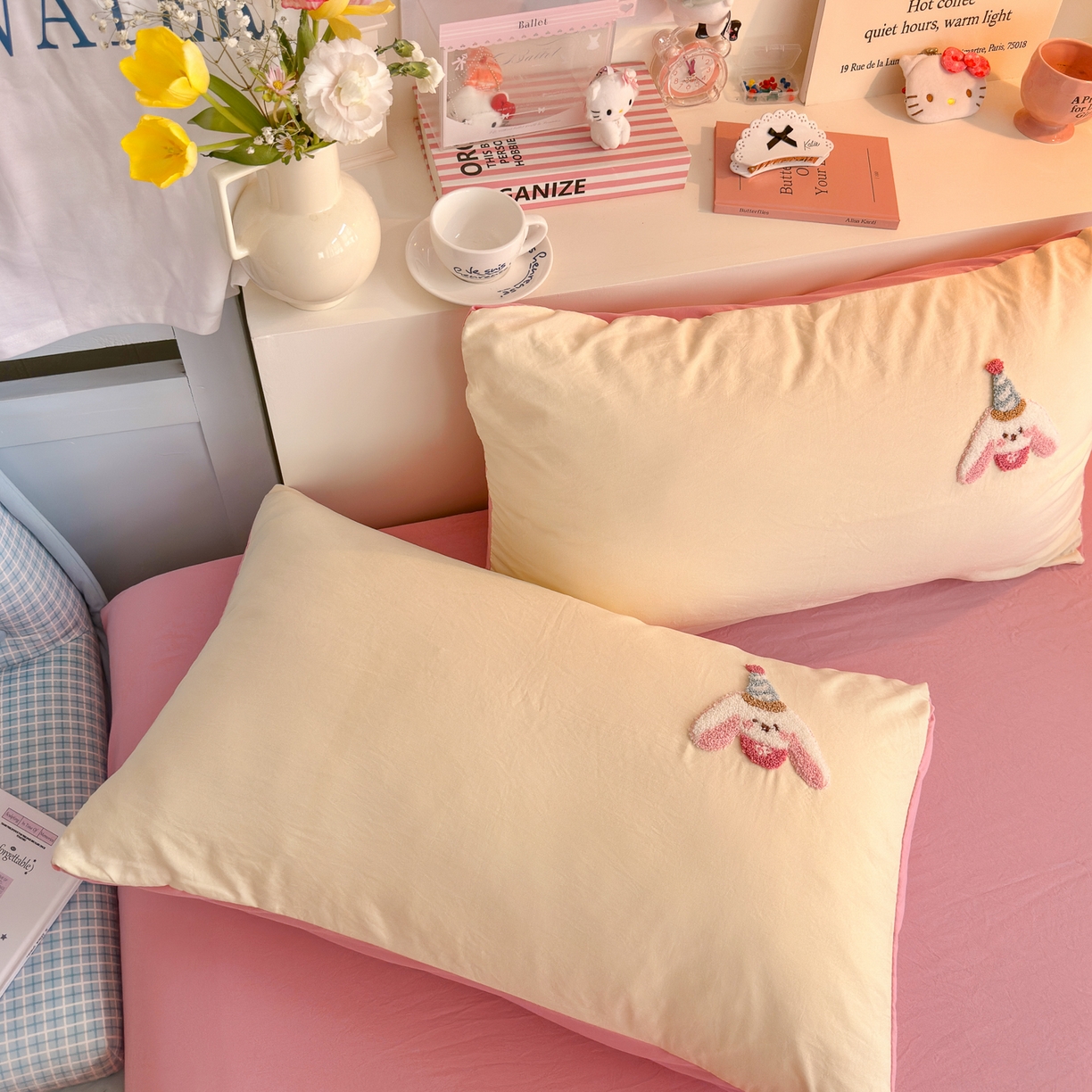 91家纺网 家纺一手货源 找家纺 优卡迪家纺馆 2026新款A类亲肤水洗棉毛巾绣系列四件套下载文件包含买家秀 雪兔精灵-奶黄