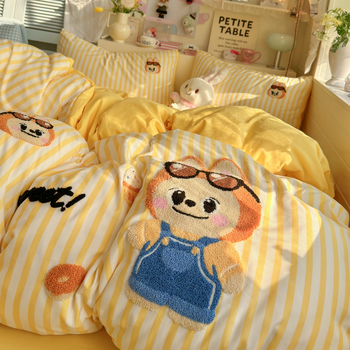 91家纺网 家纺一手货源 找家纺 优卡迪家纺馆 2026新款A类亲肤水洗棉毛巾绣系列四件套下载文件包含买家秀 布丁小熊-嫩黄