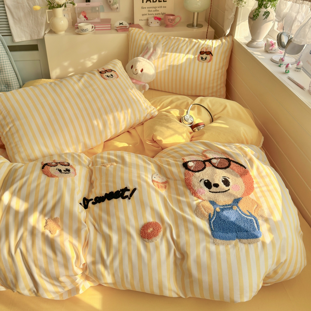 91家纺网 家纺一手货源 找家纺 优卡迪家纺馆 2026新款A类亲肤水洗棉毛巾绣系列四件套下载文件包含买家秀 布丁小熊-嫩黄