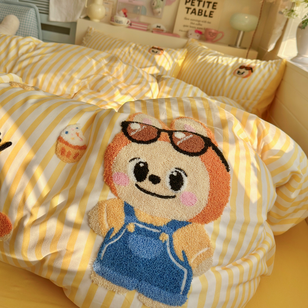 91家纺网 家纺一手货源 找家纺 优卡迪家纺馆 2026新款A类亲肤水洗棉毛巾绣系列四件套下载文件包含买家秀 布丁小熊-嫩黄