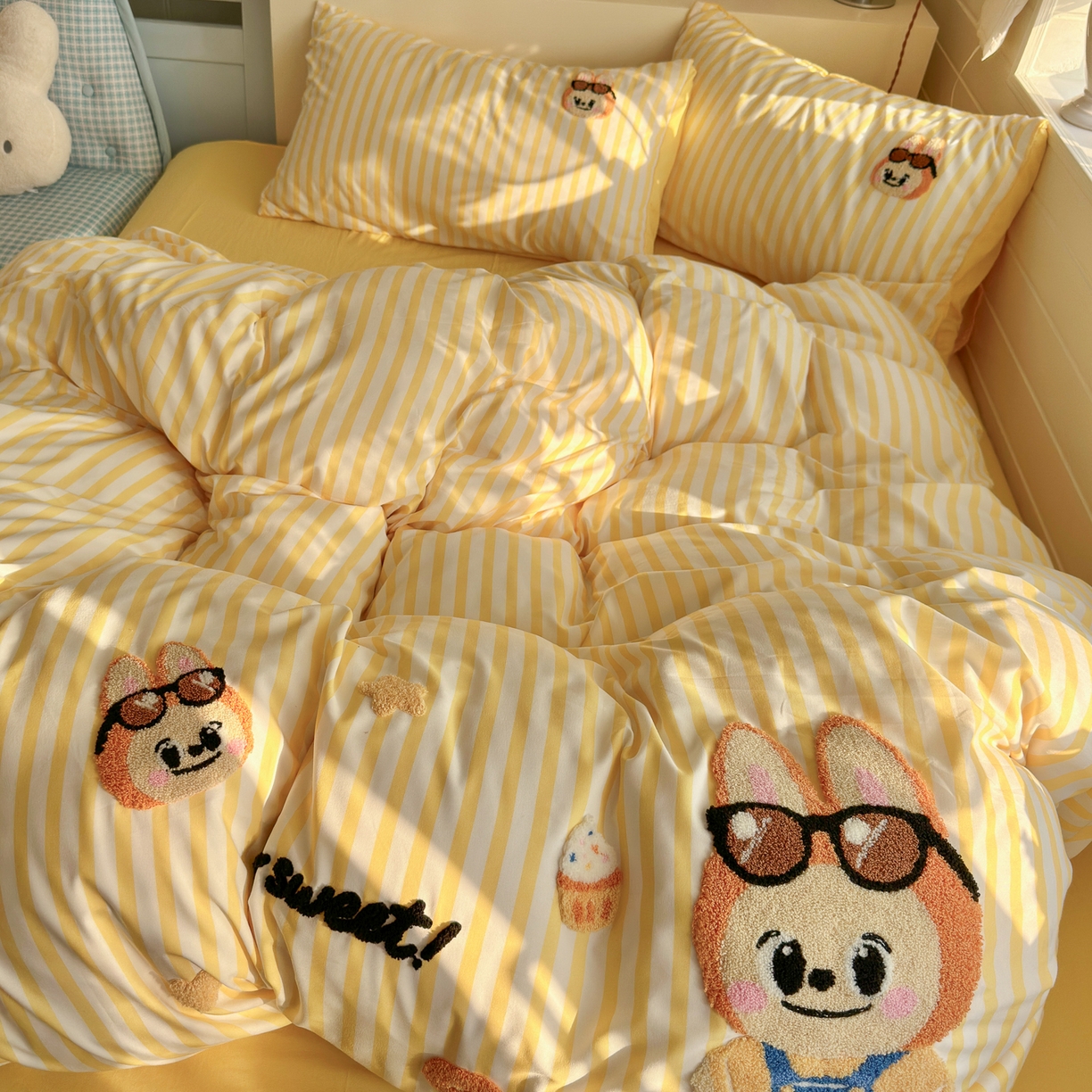 91家纺网 家纺一手货源 找家纺 优卡迪家纺馆 2026新款A类亲肤水洗棉毛巾绣系列四件套下载文件包含买家秀 布丁小熊-嫩黄