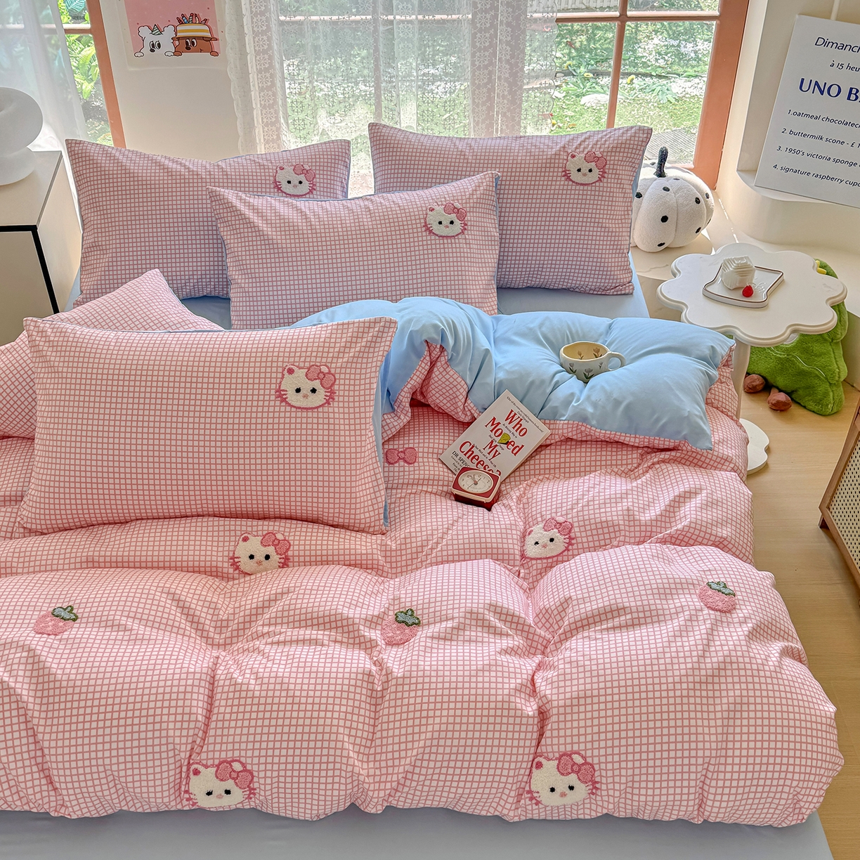 91家纺网 家纺一手货源 找家纺 优卡迪家纺馆 2026新款A类亲肤水洗棉毛巾绣系列四件套下载文件包含买家秀 草莓KT-布丁粉