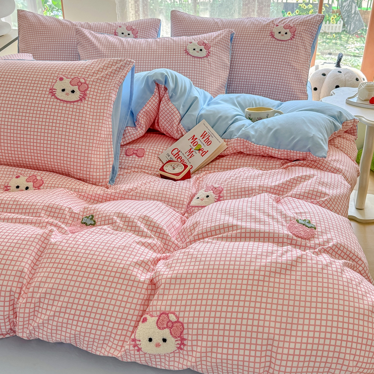 91家纺网 家纺一手货源 找家纺 优卡迪家纺馆 2026新款A类亲肤水洗棉毛巾绣系列四件套下载文件包含买家秀 草莓KT-布丁粉