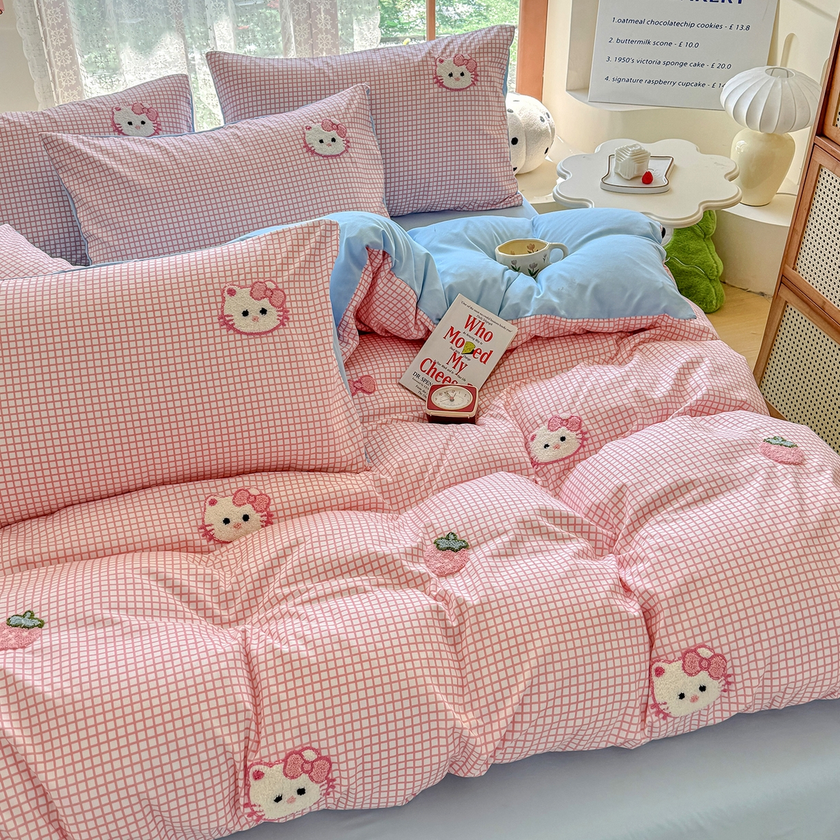 91家纺网 家纺一手货源 找家纺 优卡迪家纺馆 2026新款A类亲肤水洗棉毛巾绣系列四件套下载文件包含买家秀 草莓KT-布丁粉