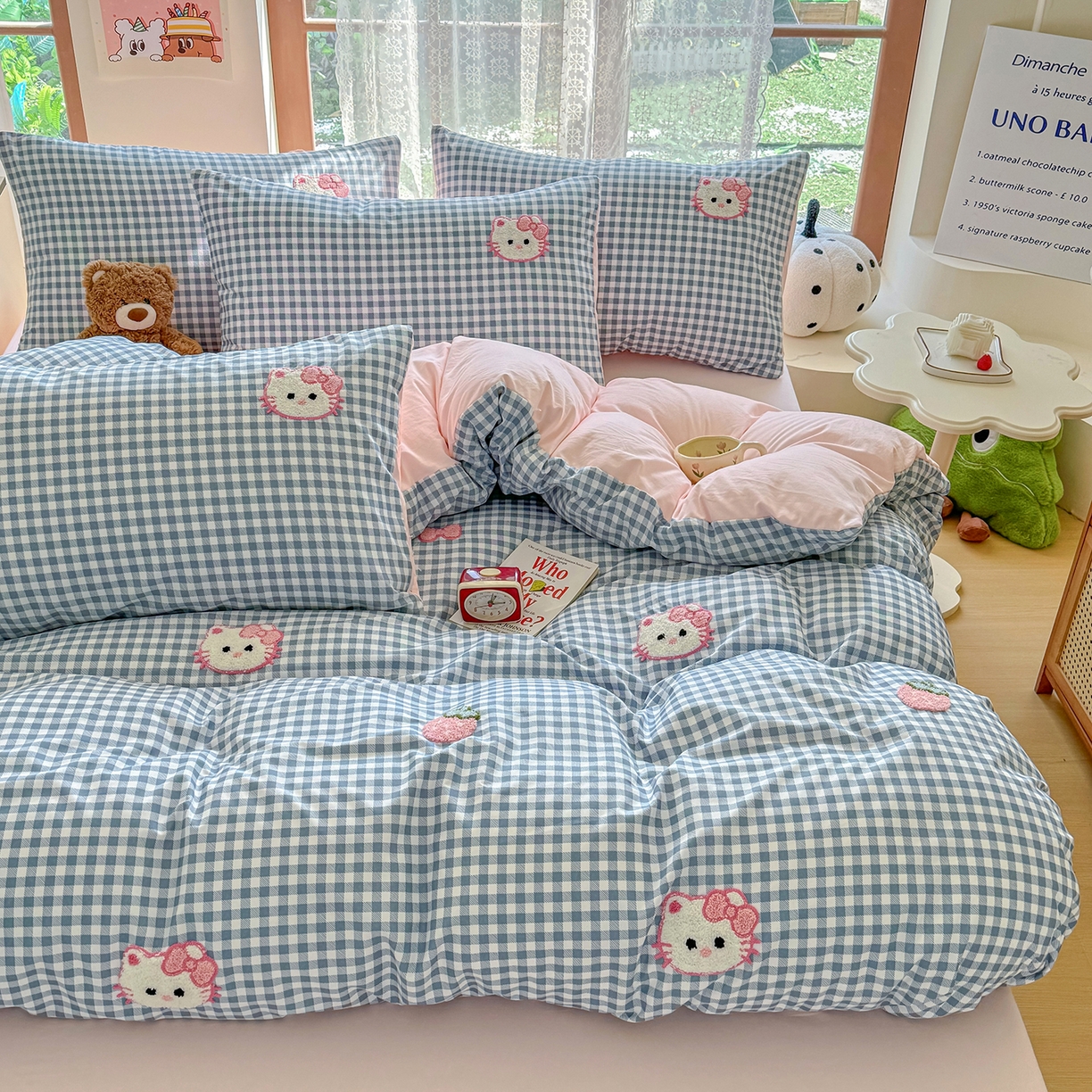 91家纺网 家纺一手货源 找家纺 优卡迪家纺馆 2026新款A类亲肤水洗棉毛巾绣系列四件套下载文件包含买家秀 草莓KT-布丁蓝