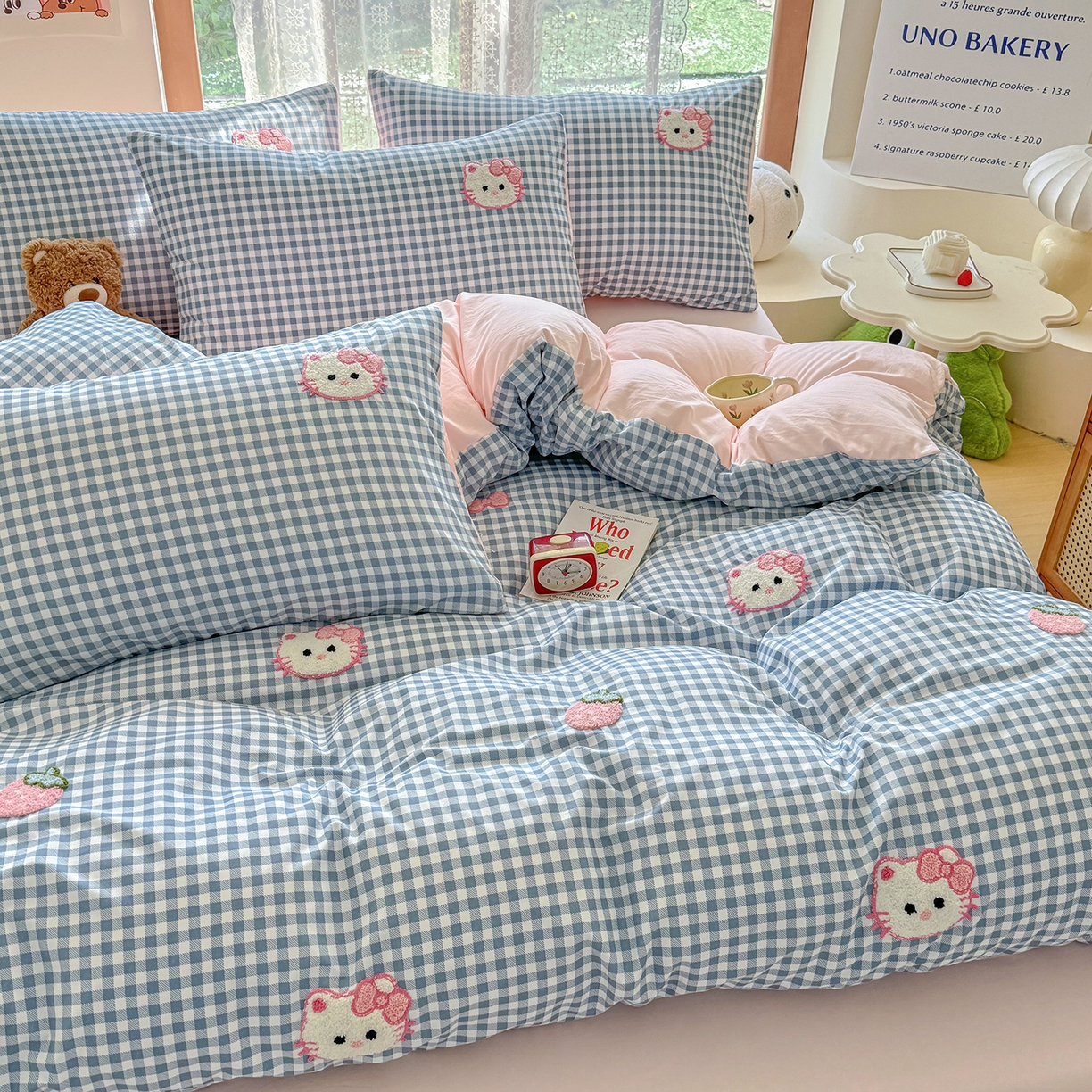 91家纺网 家纺一手货源 找家纺 优卡迪家纺馆 2026新款A类亲肤水洗棉毛巾绣系列四件套下载文件包含买家秀 草莓KT-布丁蓝