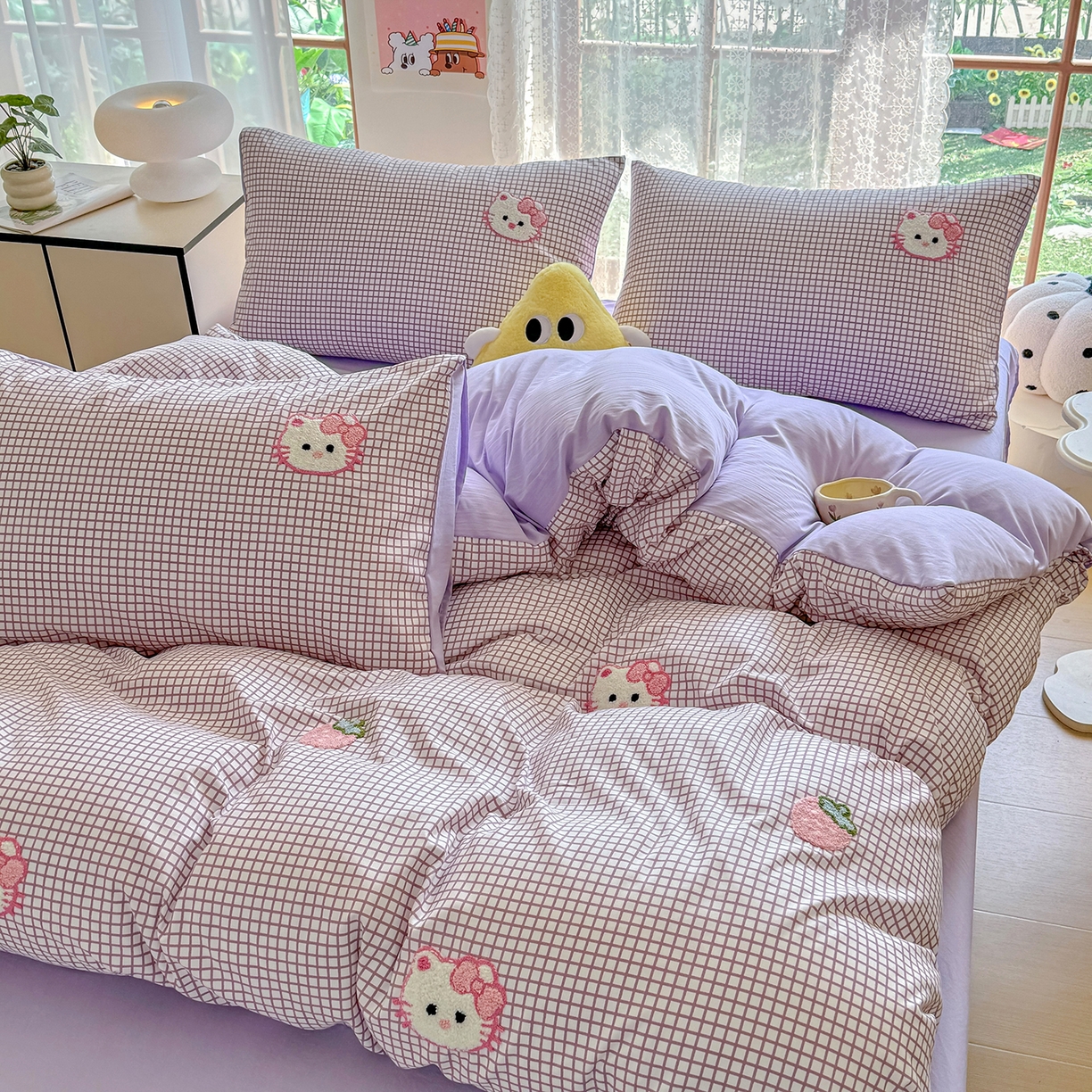 91家纺网 家纺一手货源 找家纺 优卡迪家纺馆 2026新款A类亲肤水洗棉毛巾绣系列四件套下载文件包含买家秀 草莓KT-布丁紫