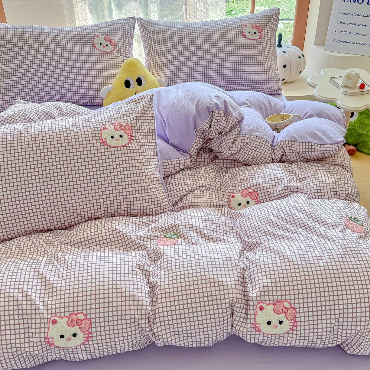 91家纺网 家纺一手货源 找家纺 优卡迪家纺馆 2026新款A类亲肤水洗棉毛巾绣系列四件套下载文件包含买家秀 草莓KT-布丁紫